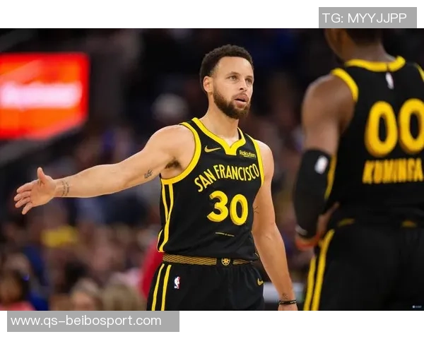 科尔称赞库里是球队核心一切战术围绕他展开